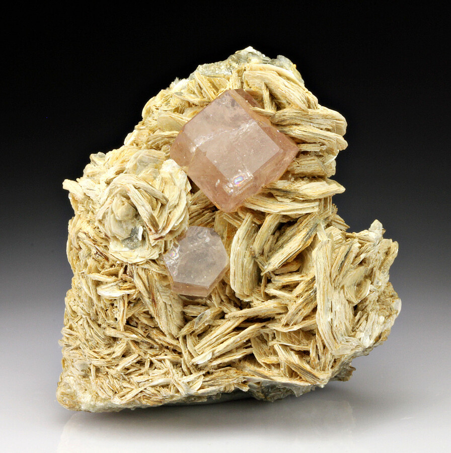 Fluorapatite pink